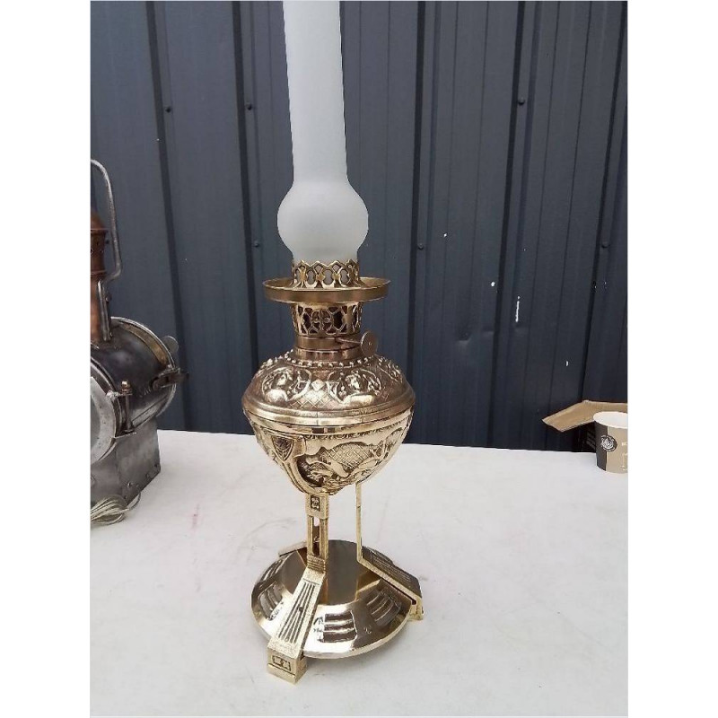 LAMPE A PETROLE LAITON