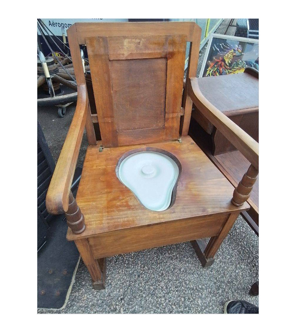 CHAISE PERCEE ET BIDET FAIENCE