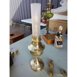 LAMPE A PETROLE ELECTRIFIEE