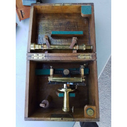 THEODOLITE EN COFFRET