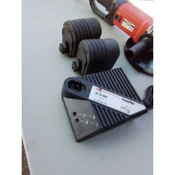2 BATTERIES AVEC CHARGEUR...