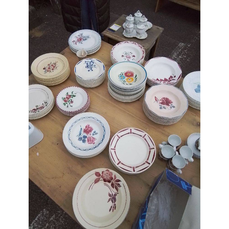 LOT ASSIETTES FAIENCE 