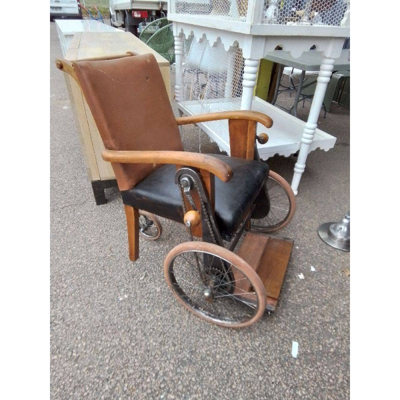 FAUTEUIL ROULANT FIN XIXEME 