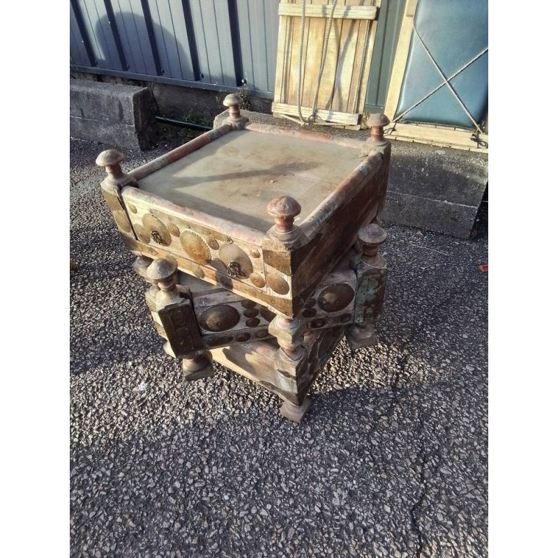 TABLE A THE COFFRE PENJAB