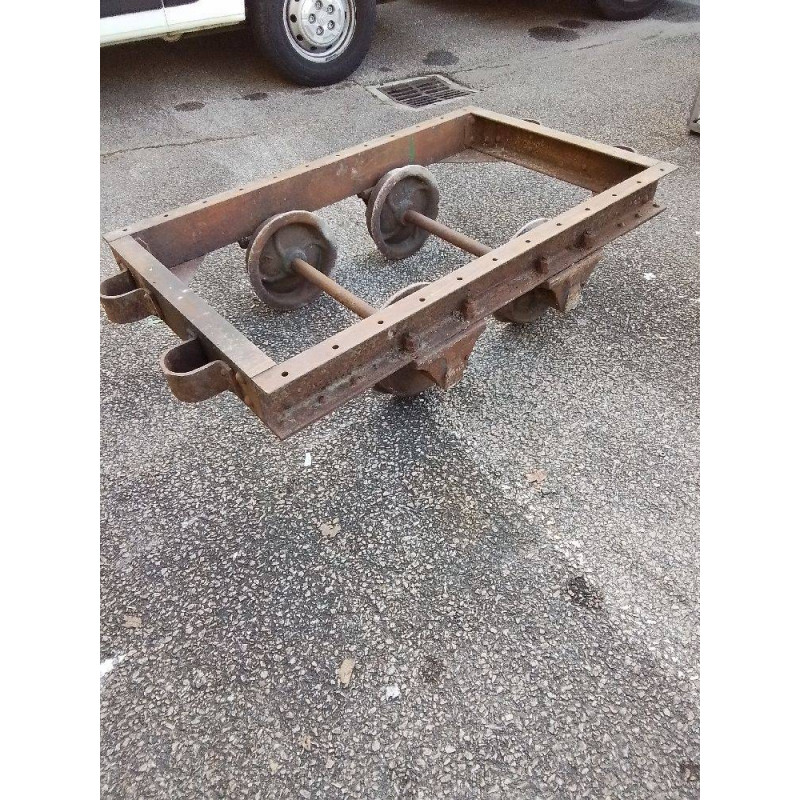 CHARIOT INDUSTRIEL TABLE BASSE