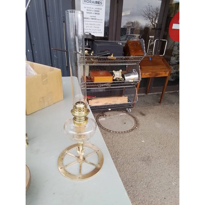 LAMPE A PETROLE SOCLE BRONZE