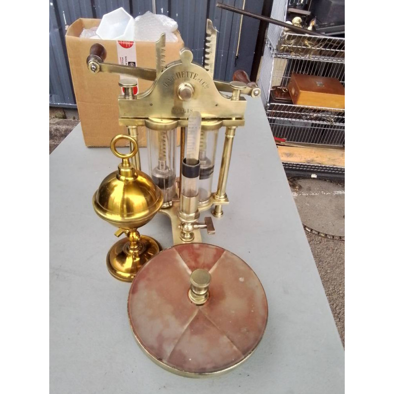 POMPE A VIDE XIXEME HACHETTE AVEC SPHERE MAGDEBOURG