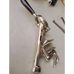 TIRE-BOUCHON DE COMPTOIR...