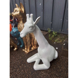 GIRAFE ASSISE BLANCHE