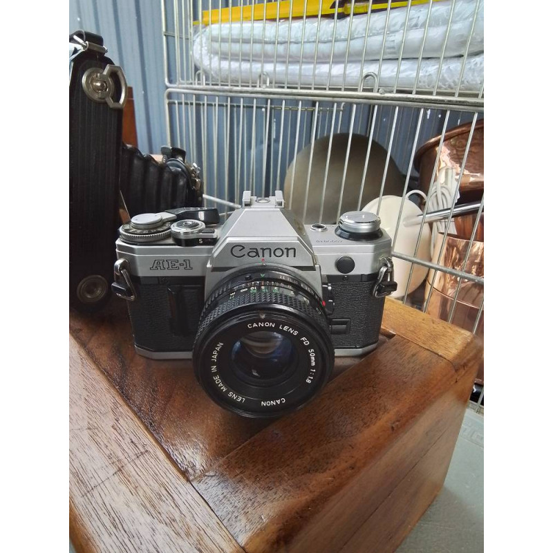APPAREIL PHOTO CANON AE1