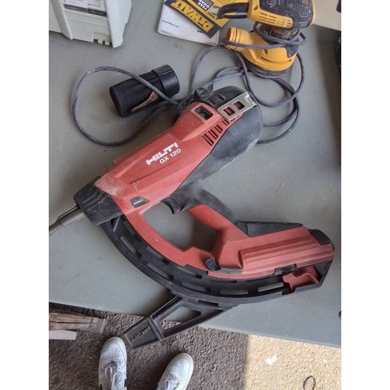 PISTOLET CLOUEUR A GAZ HILTI